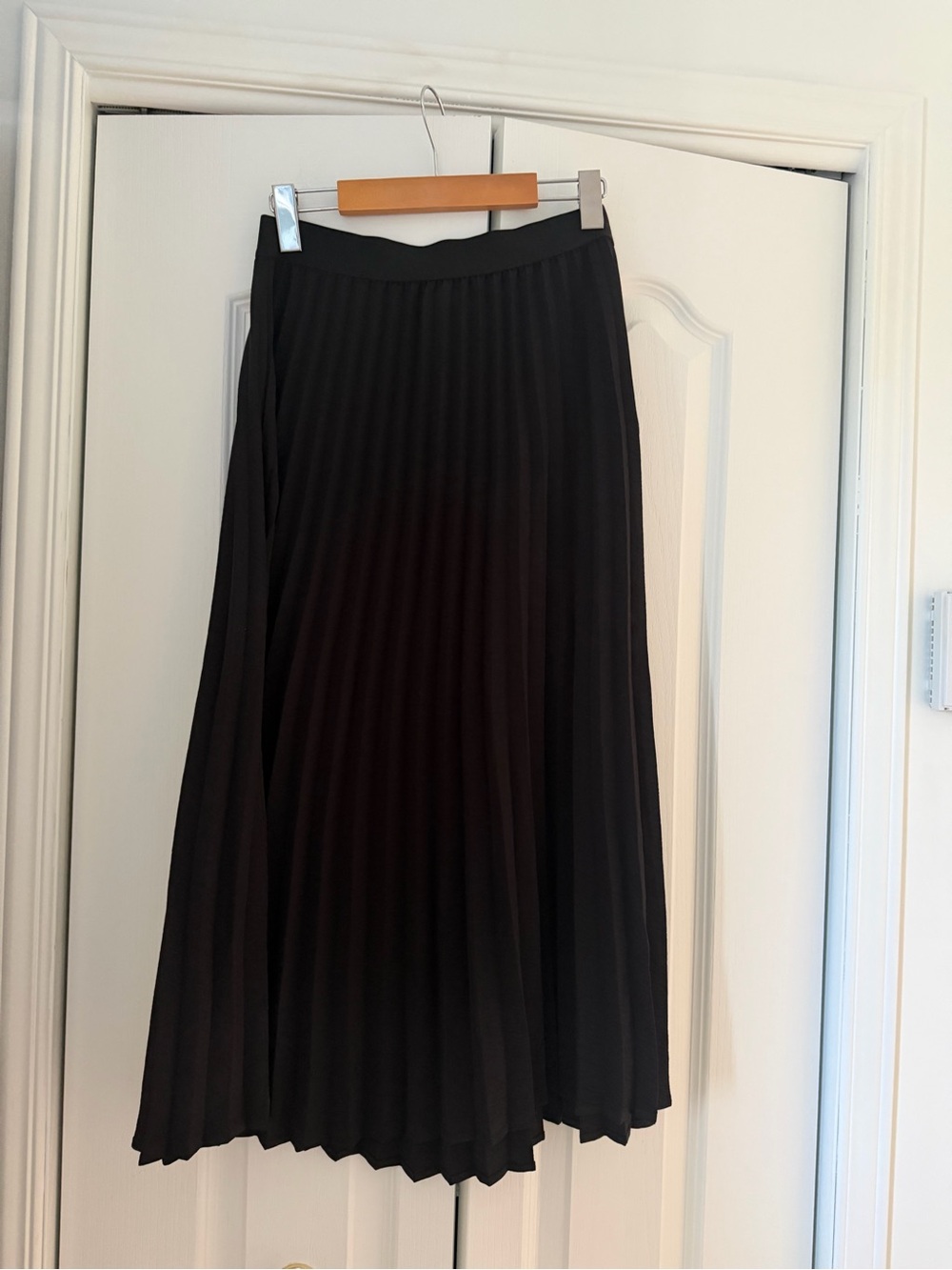 Vero Moda Black Pleated Midi Skirt